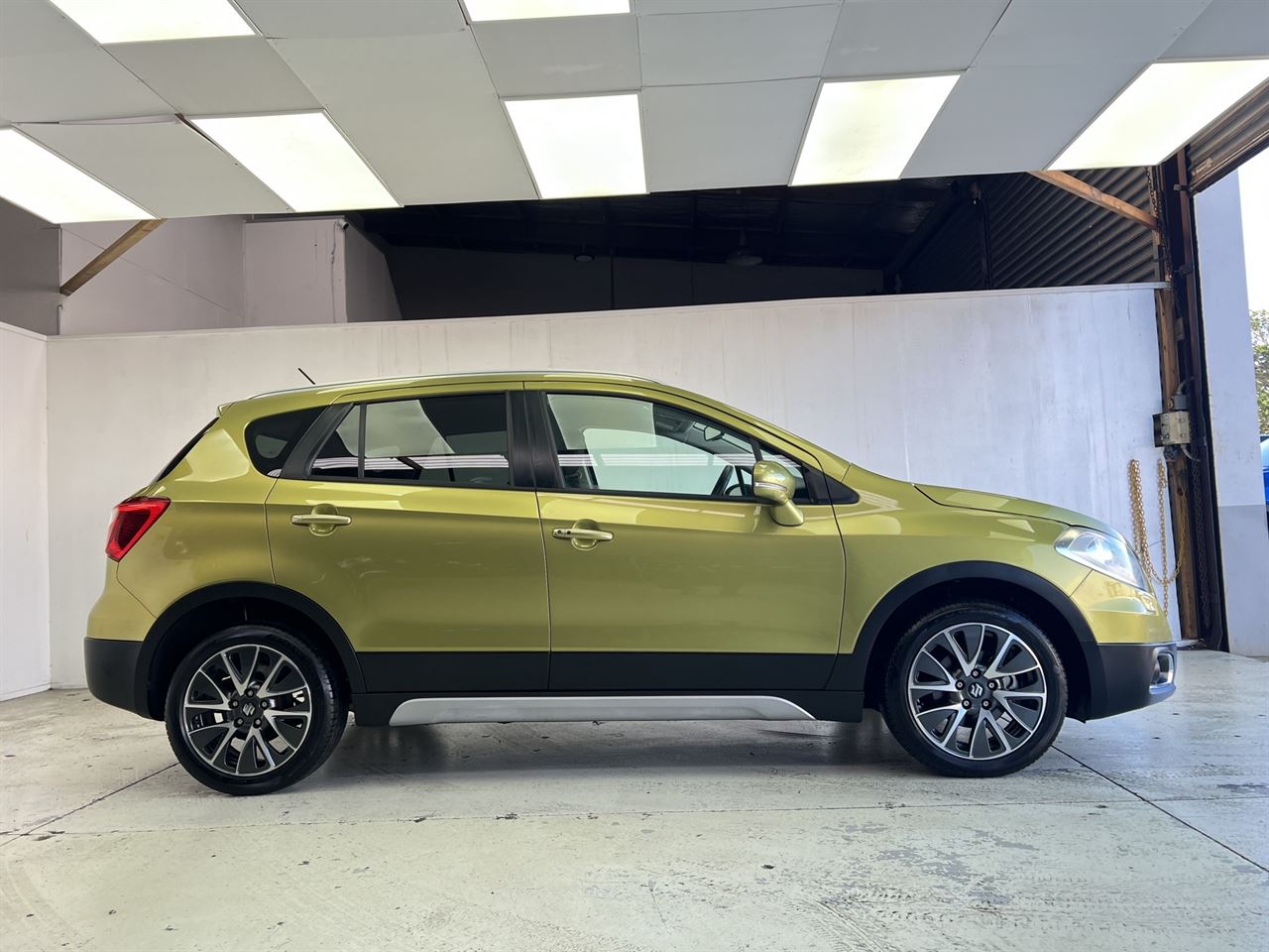 Vehicle image 5
