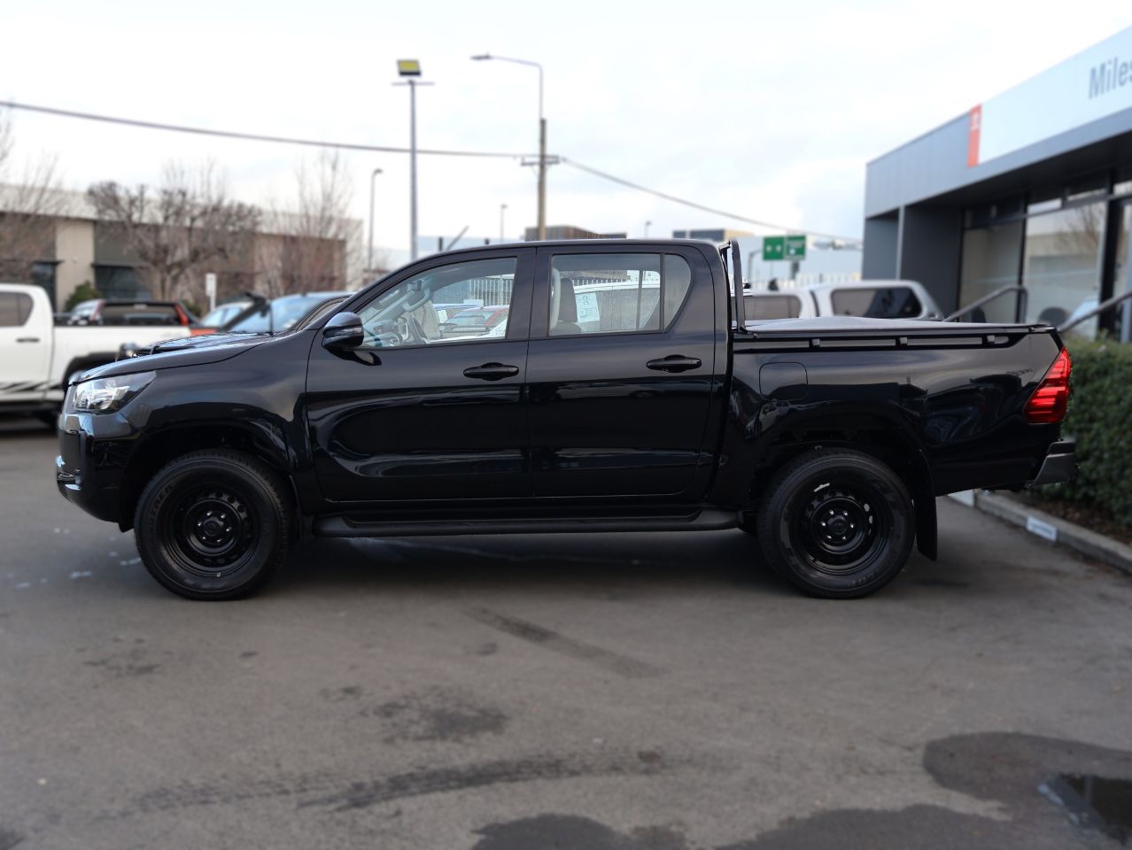 Vehicle image 4