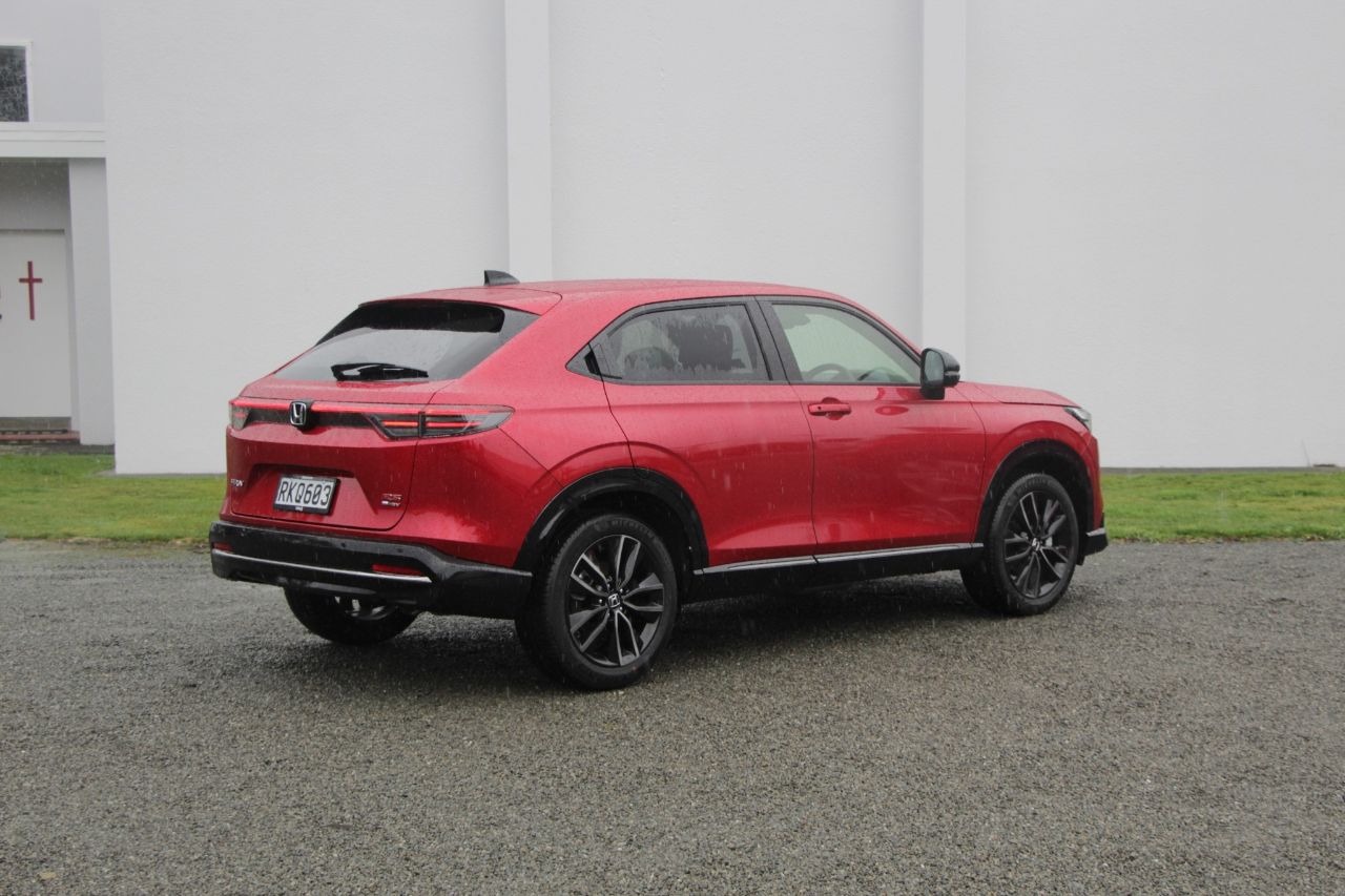 Vehicle image 5