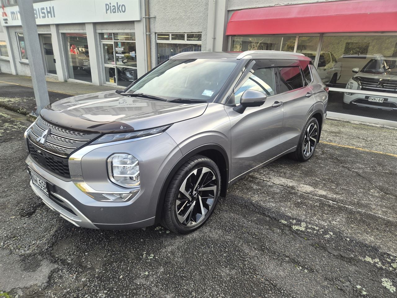 Vehicle image 5