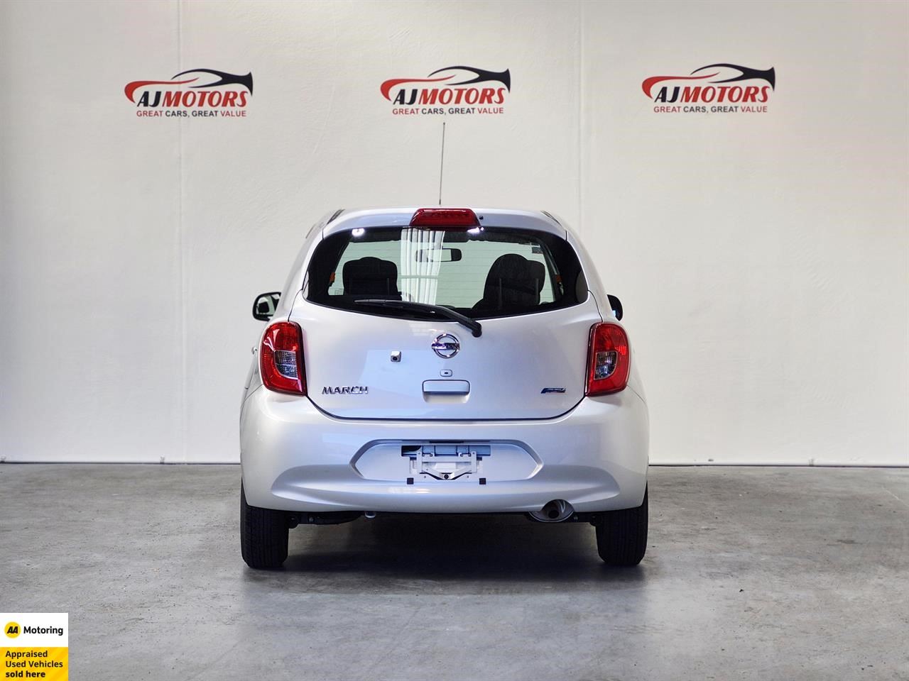 Vehicle image 5