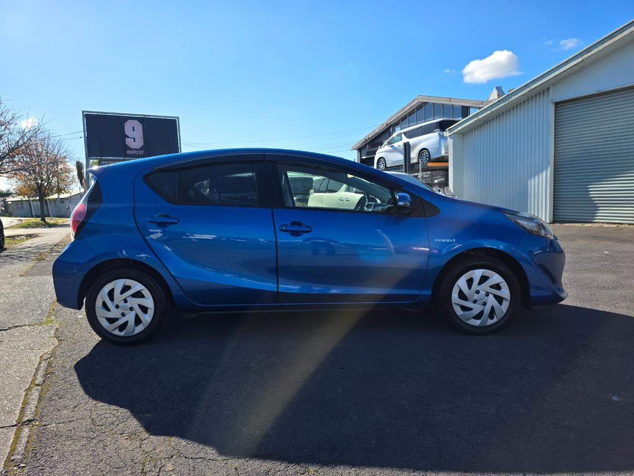 Vehicle image 5
