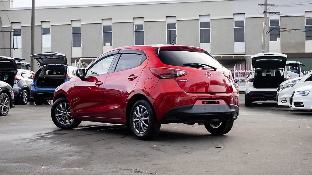 Vehicle image 5