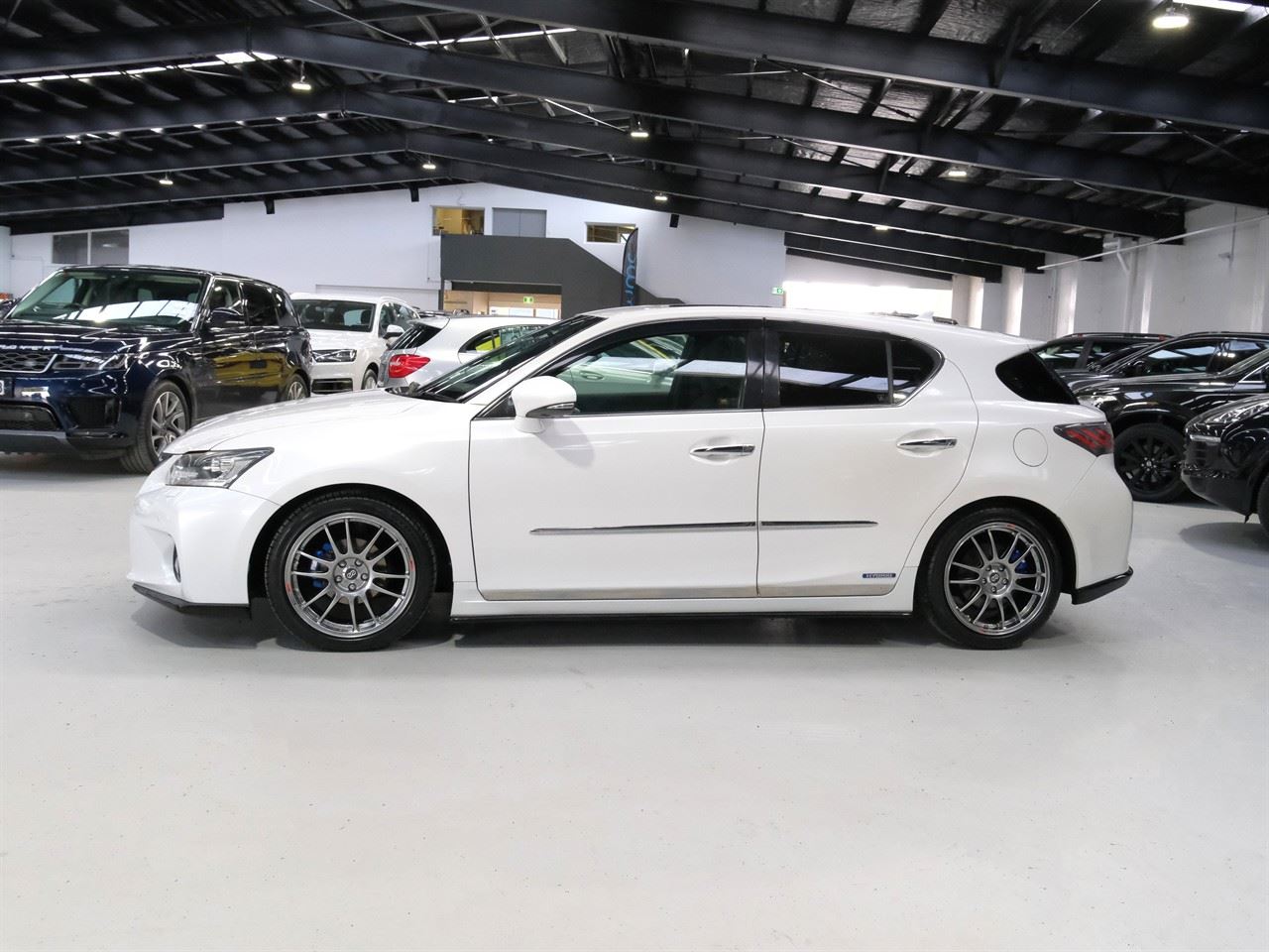 Vehicle image 4