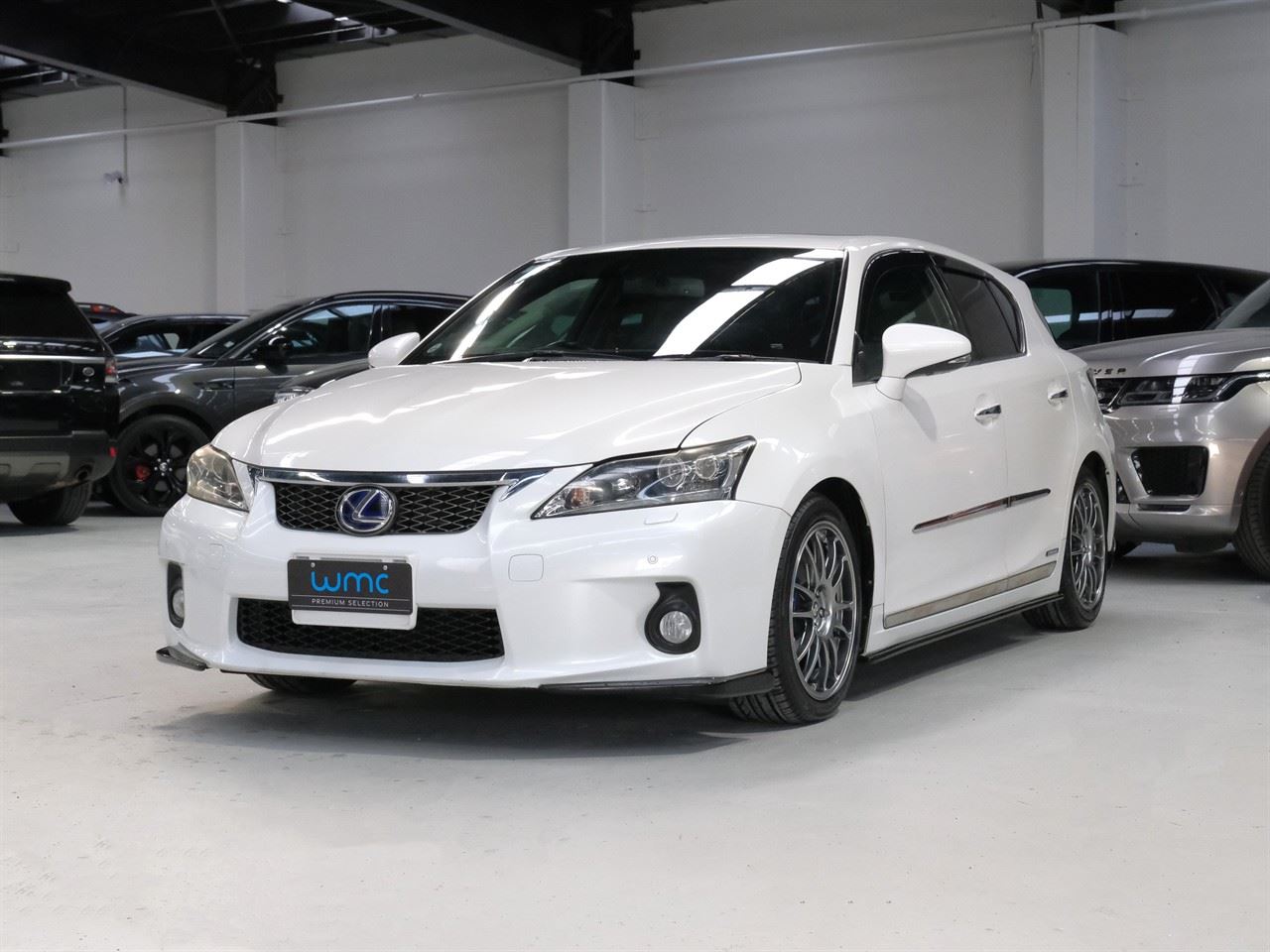 Vehicle image 5