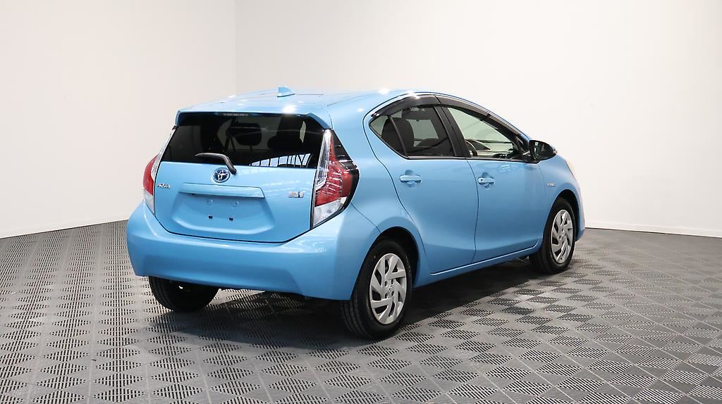 Vehicle image 5