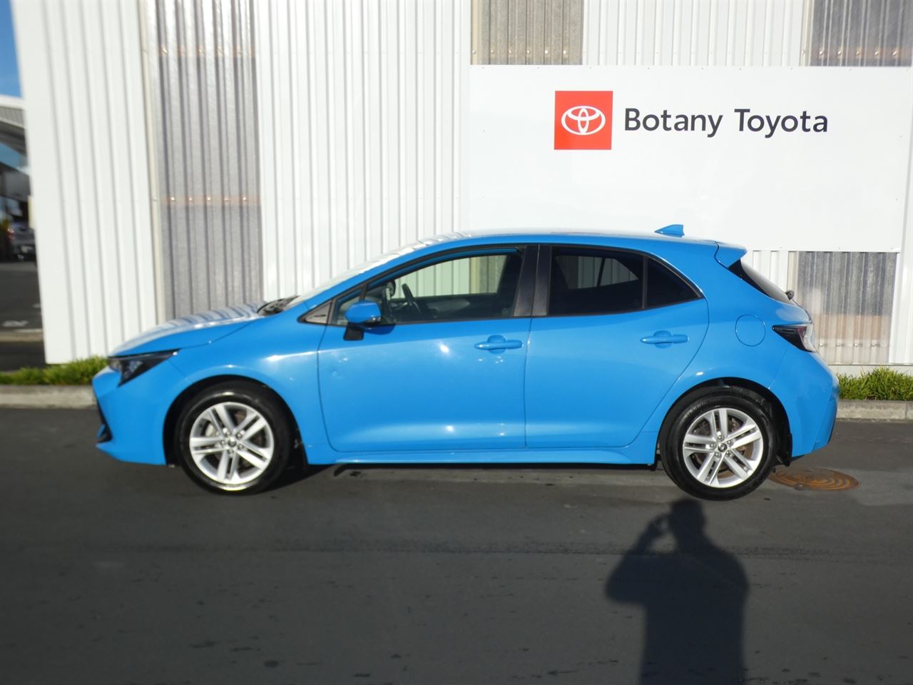 Vehicle image 5