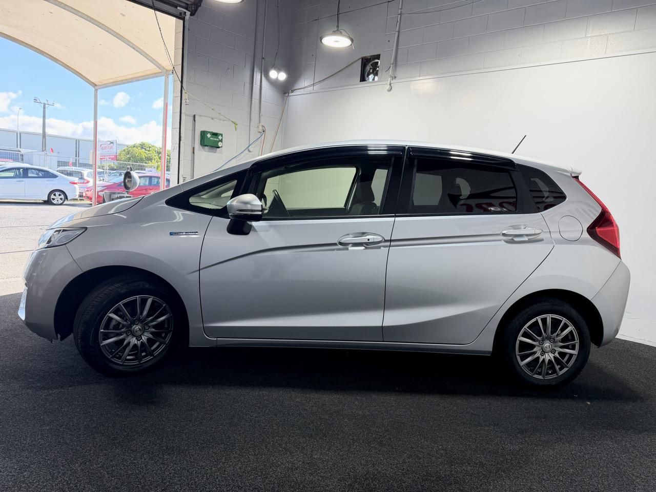 Vehicle image 4