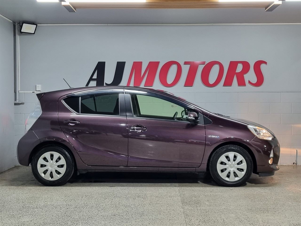 Vehicle image 5