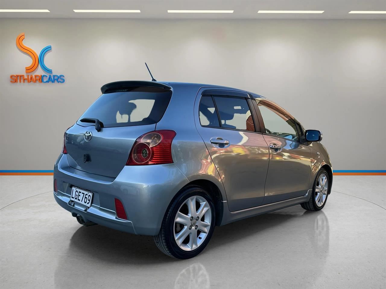 Vehicle image 4
