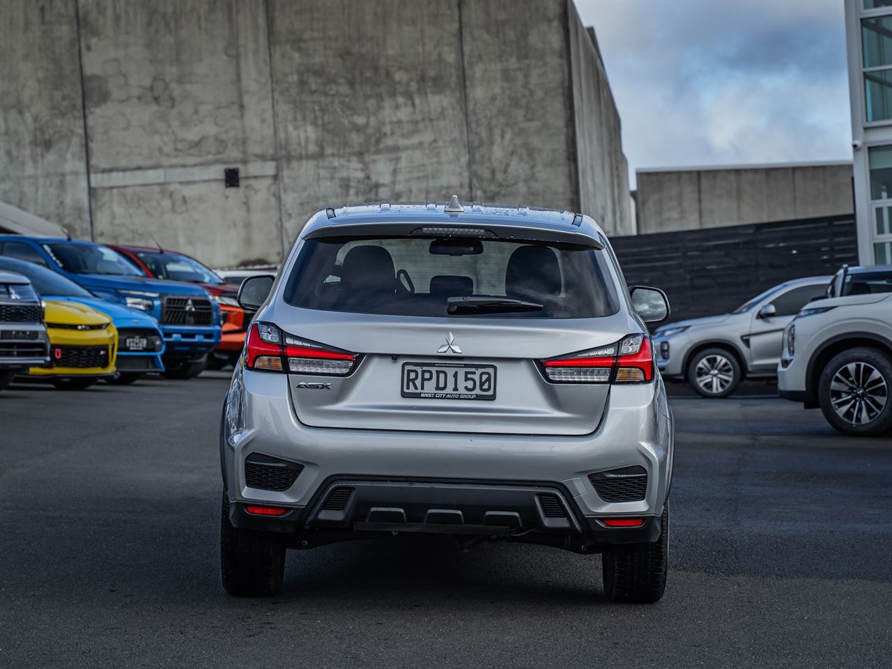 Vehicle image 4