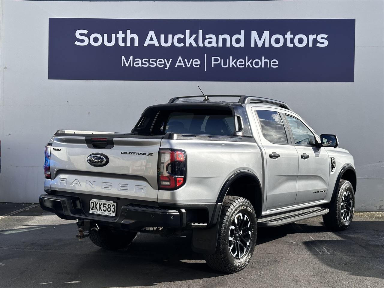 Vehicle image 5