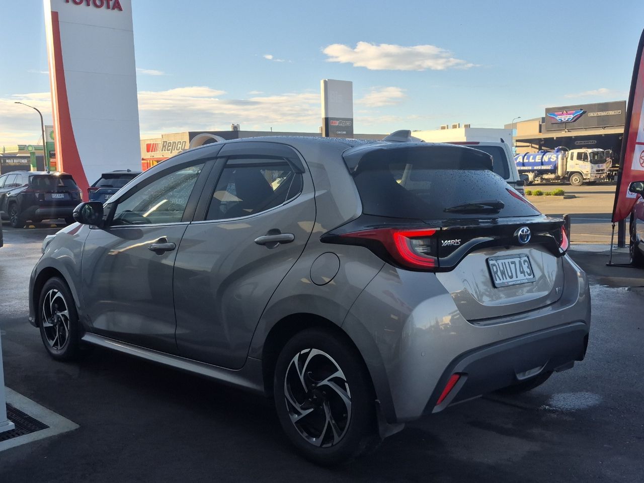 Vehicle image 5