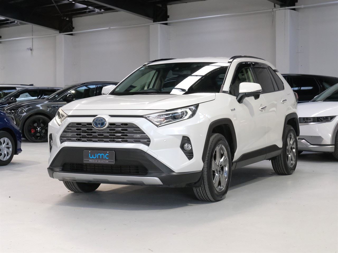 Vehicle image 4