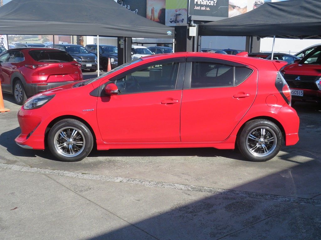 Vehicle image 4