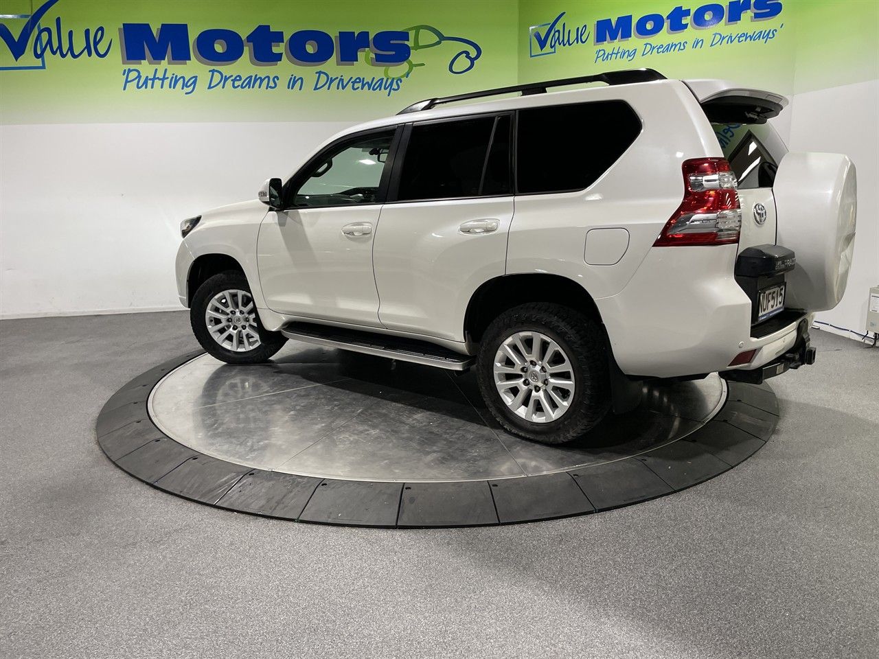 Vehicle image 5