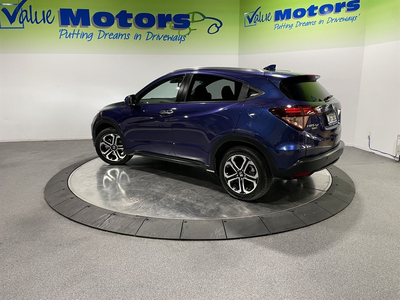 Vehicle image 5