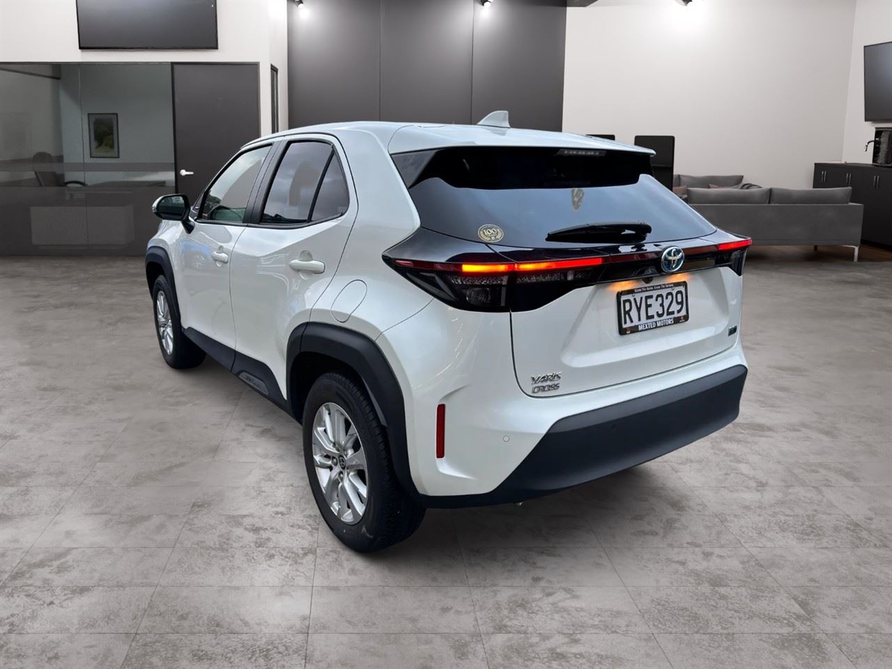 Vehicle image 4