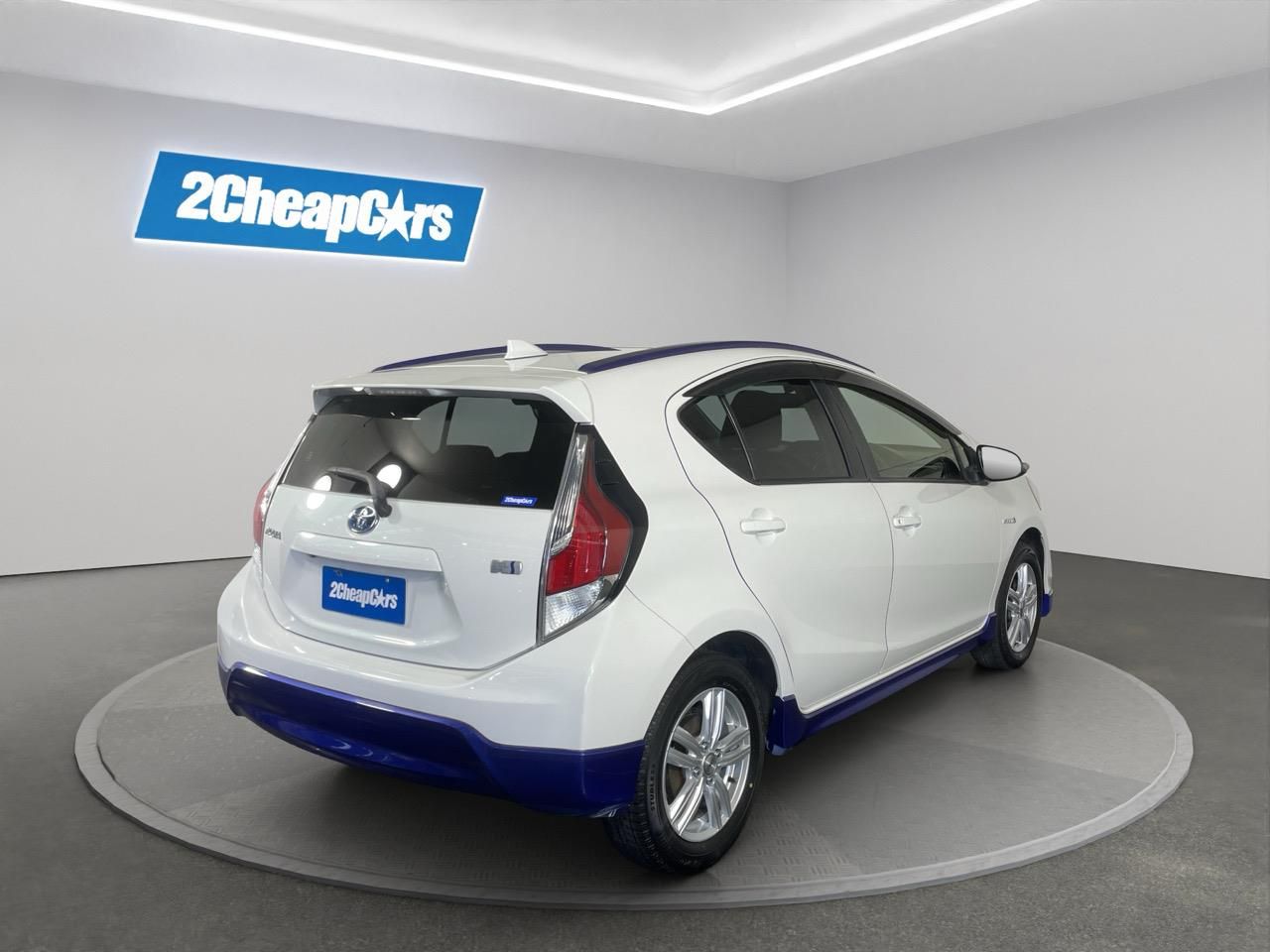 Vehicle image 5