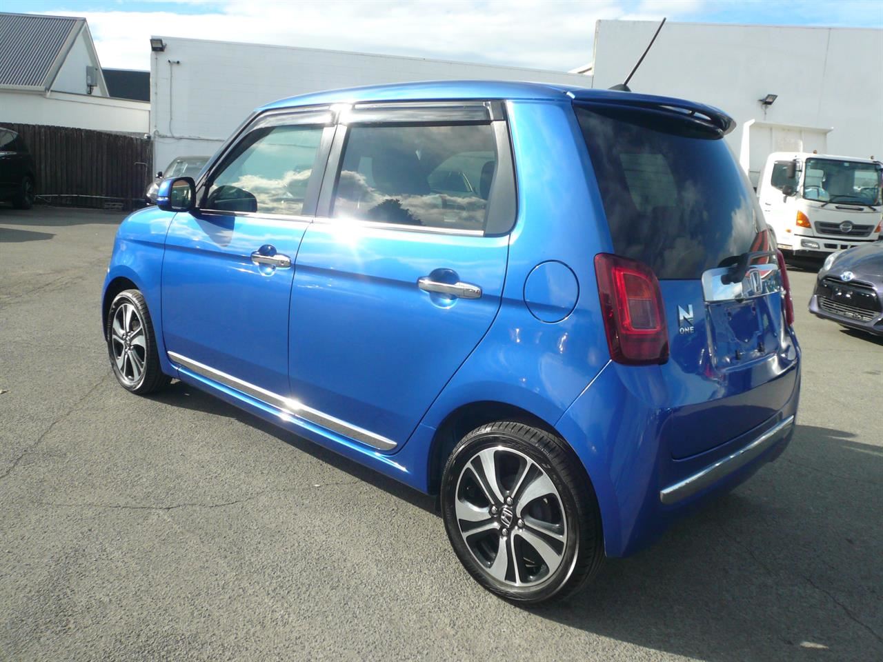 Vehicle image 4