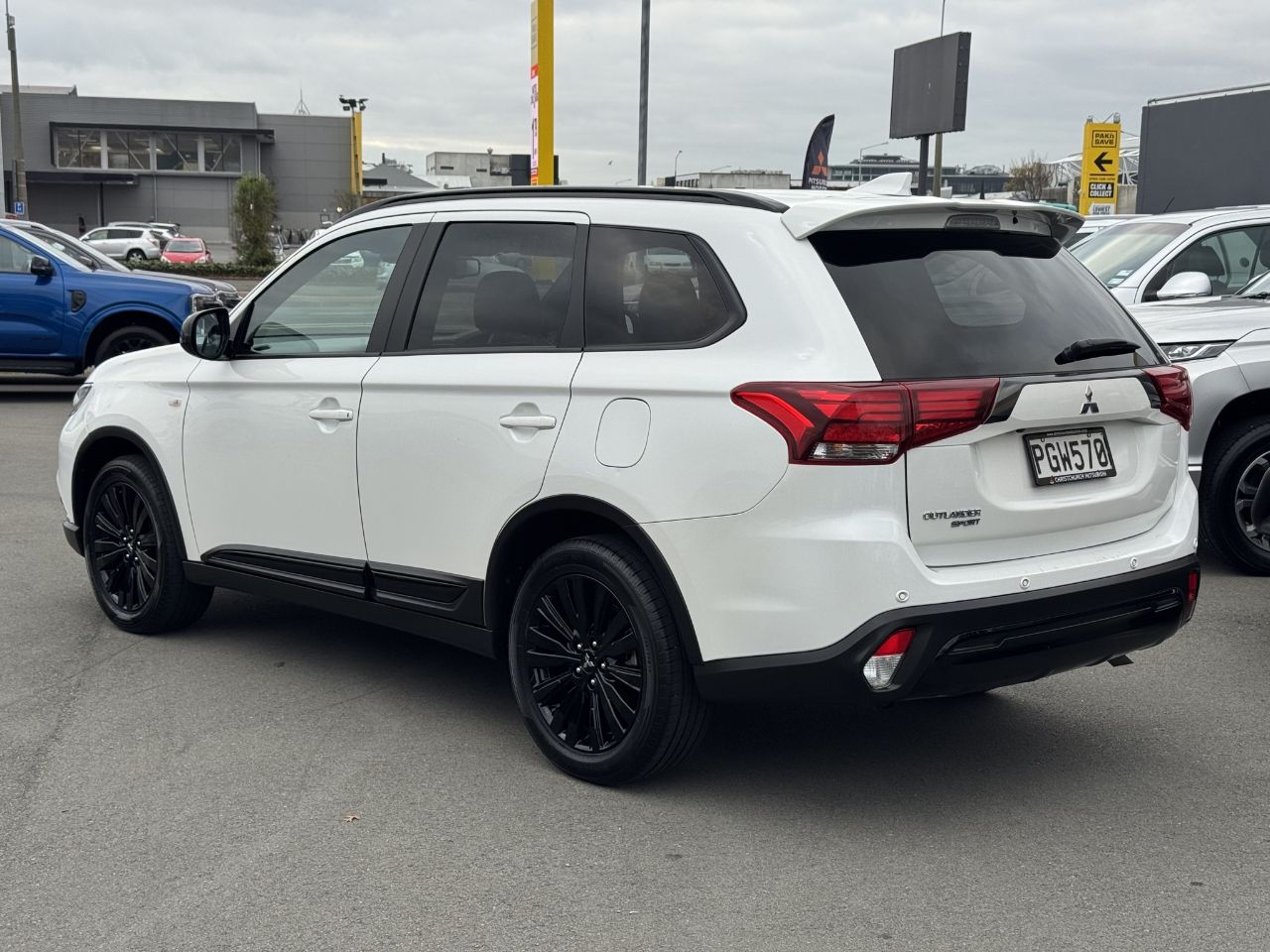 Vehicle image 4
