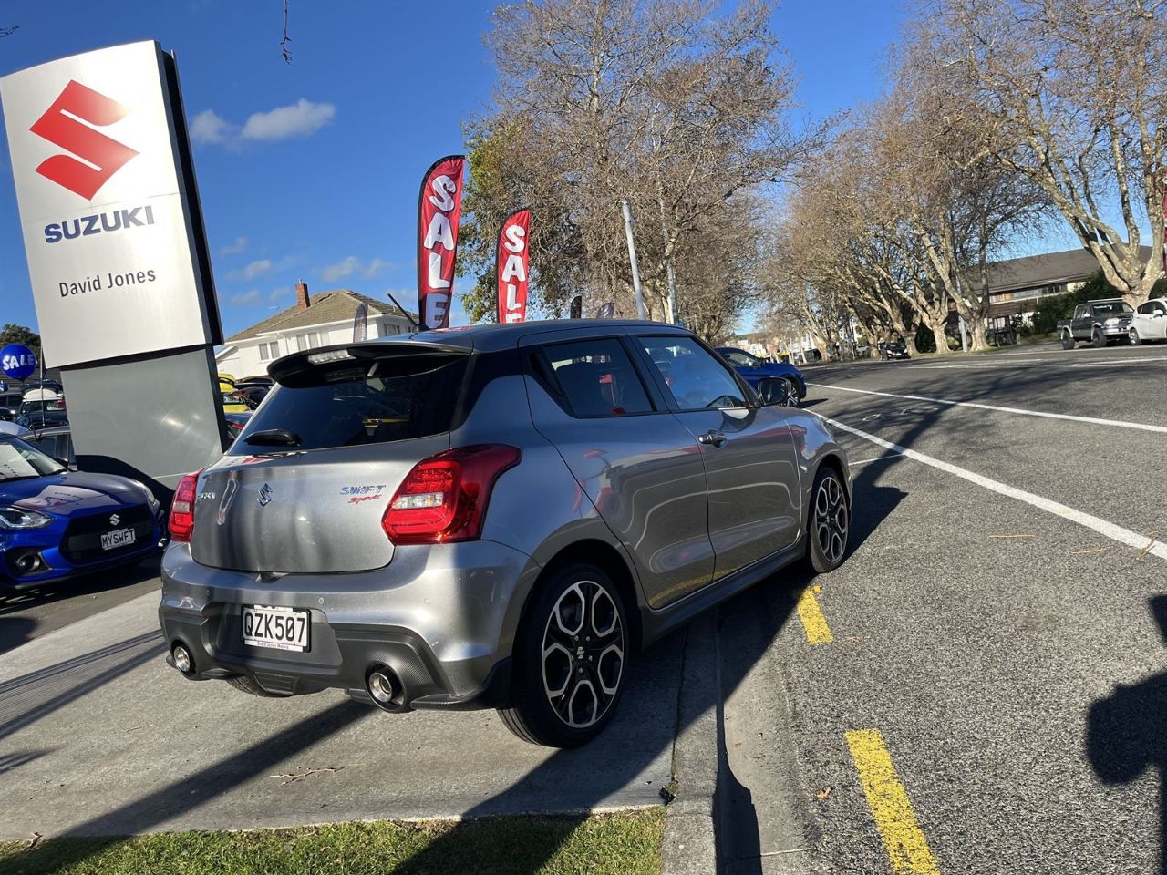 Vehicle image 5