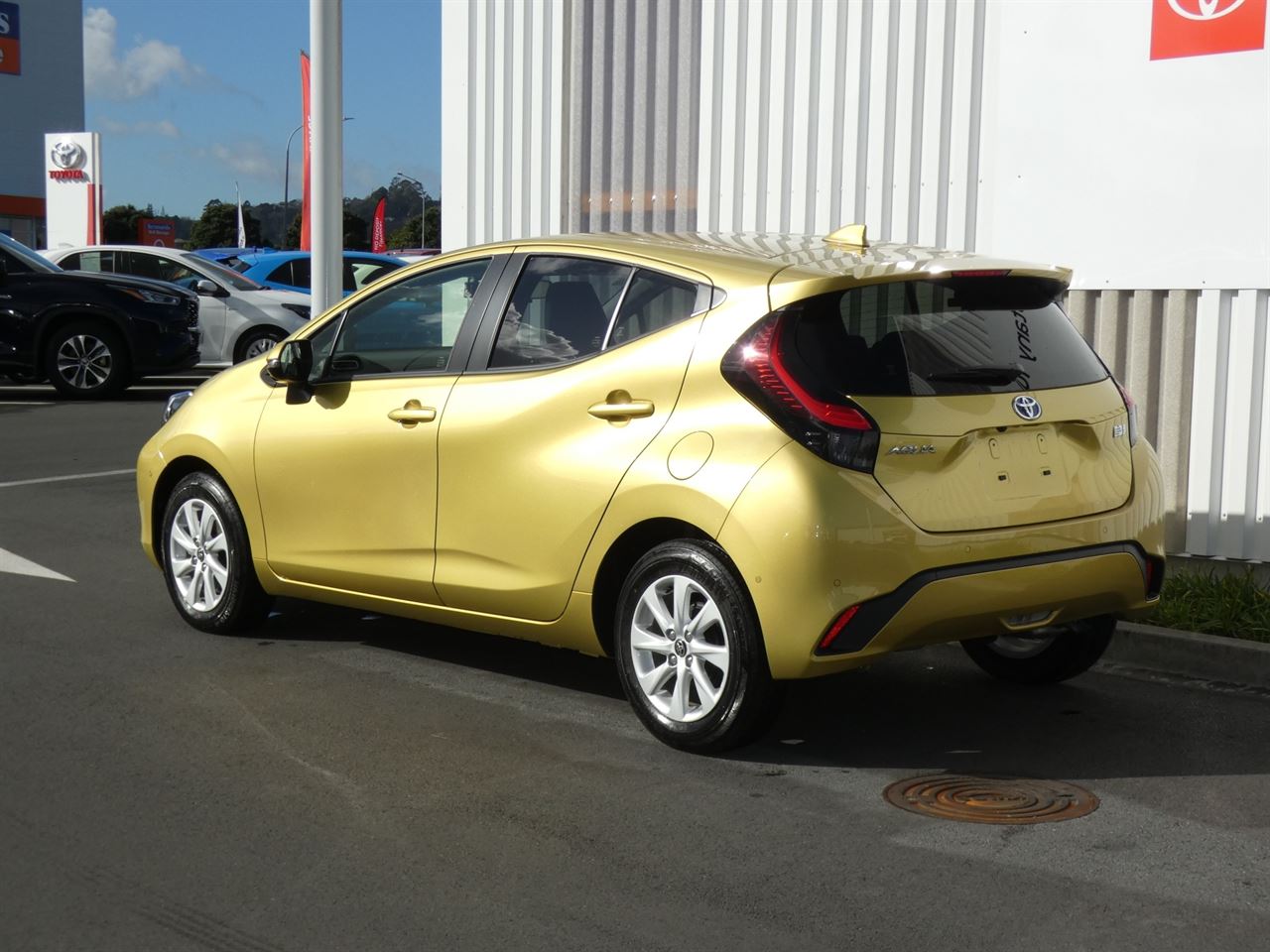 Vehicle image 5
