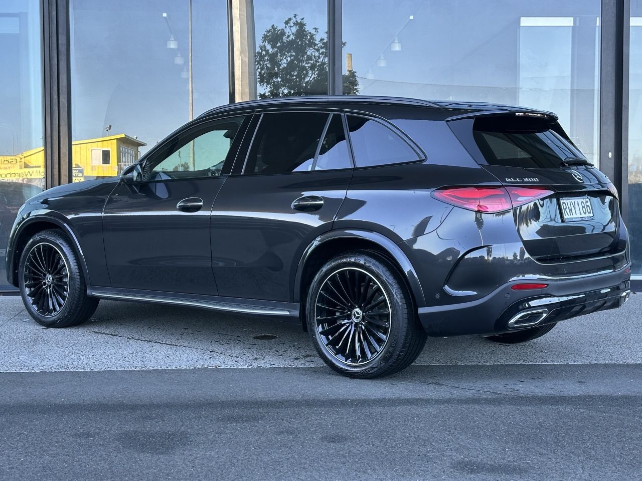 Vehicle image 5