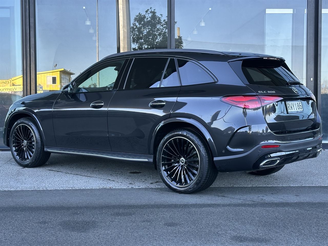 Vehicle image 5