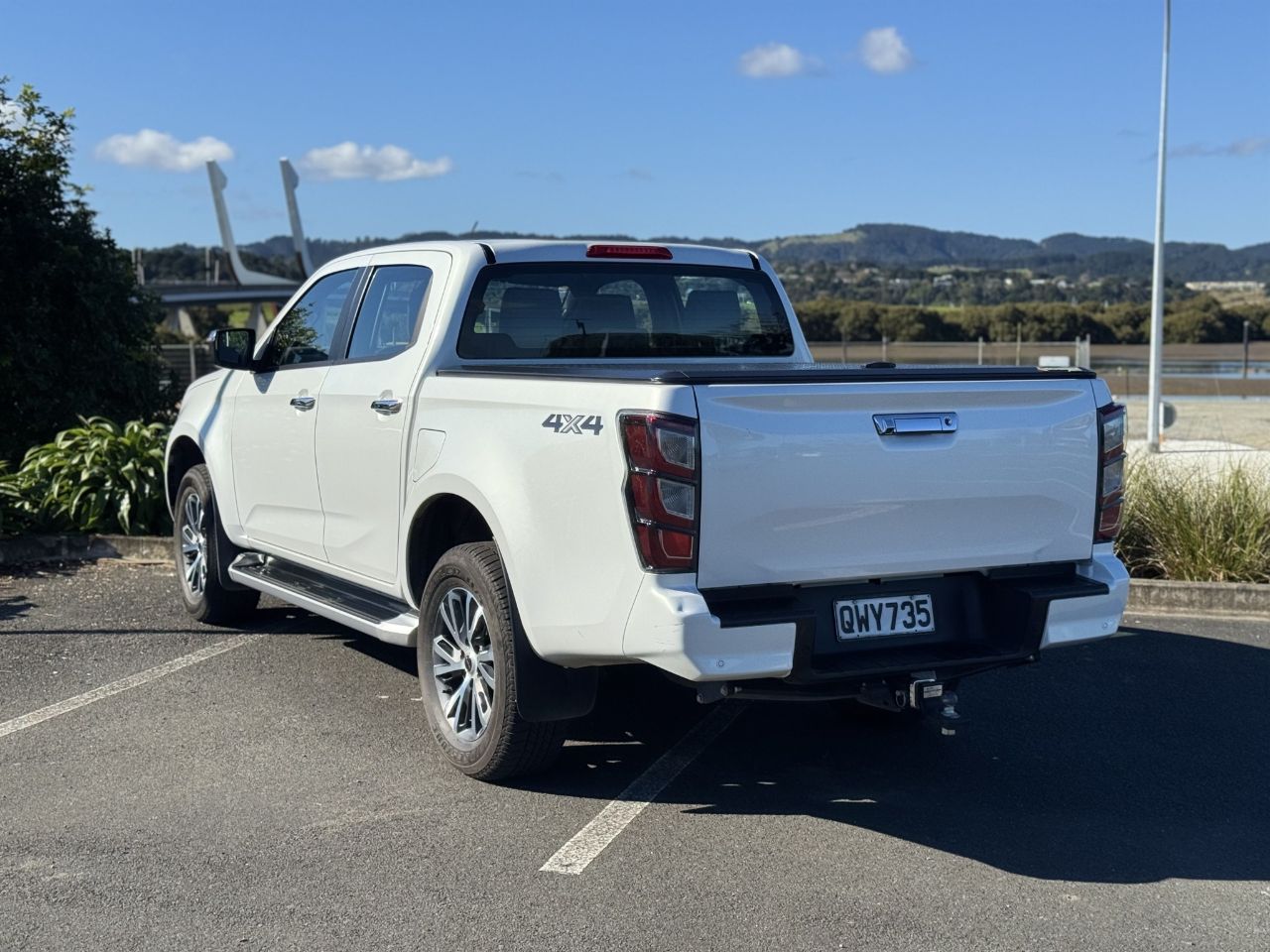 Vehicle image 4