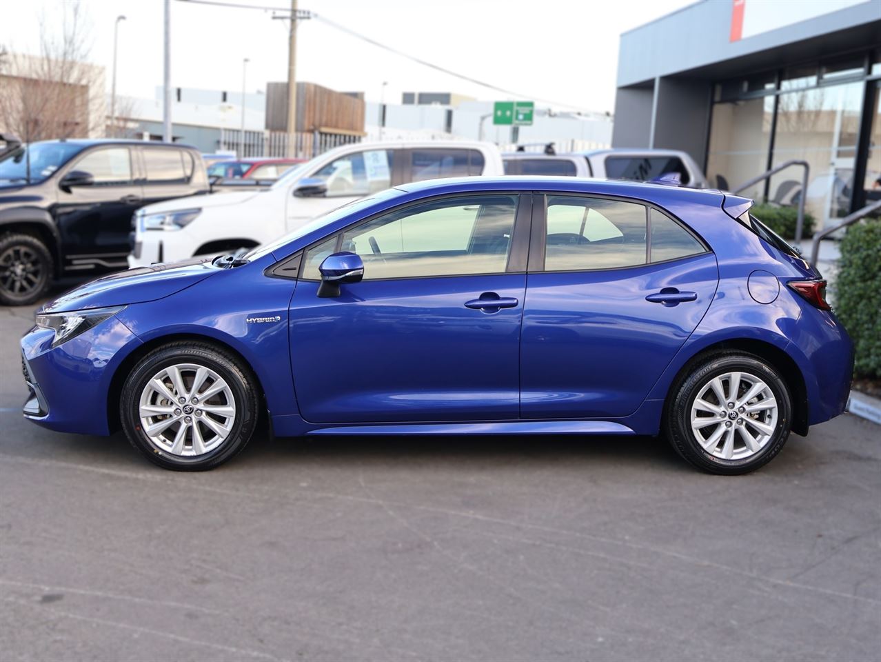Vehicle image 4