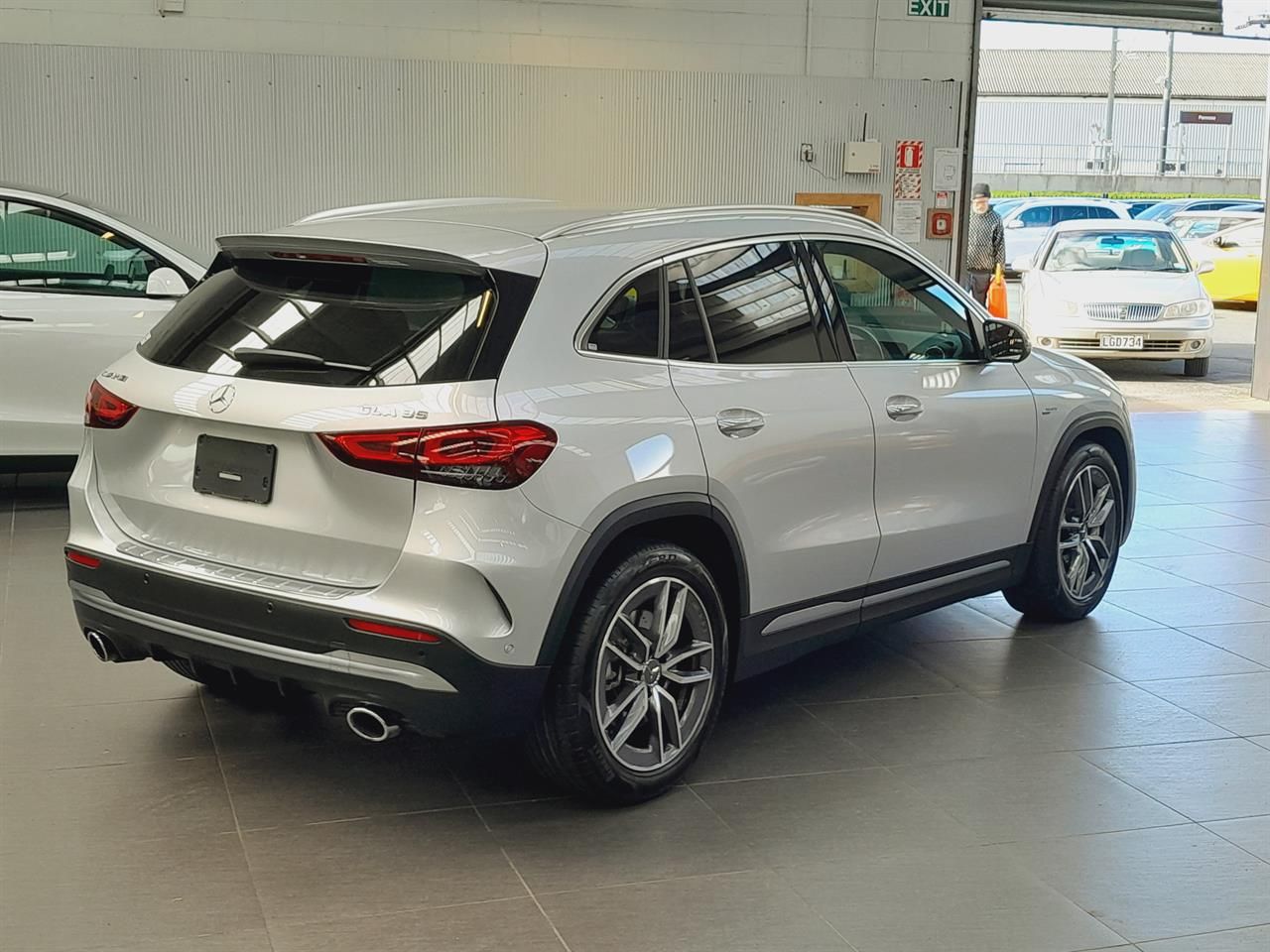 Vehicle image 4