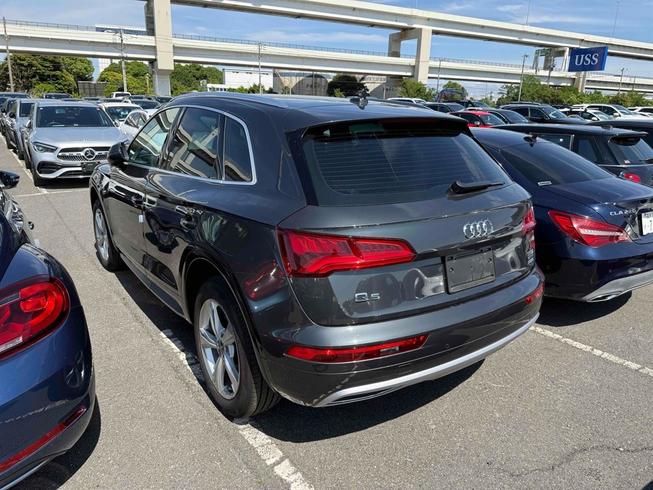 Vehicle image 5