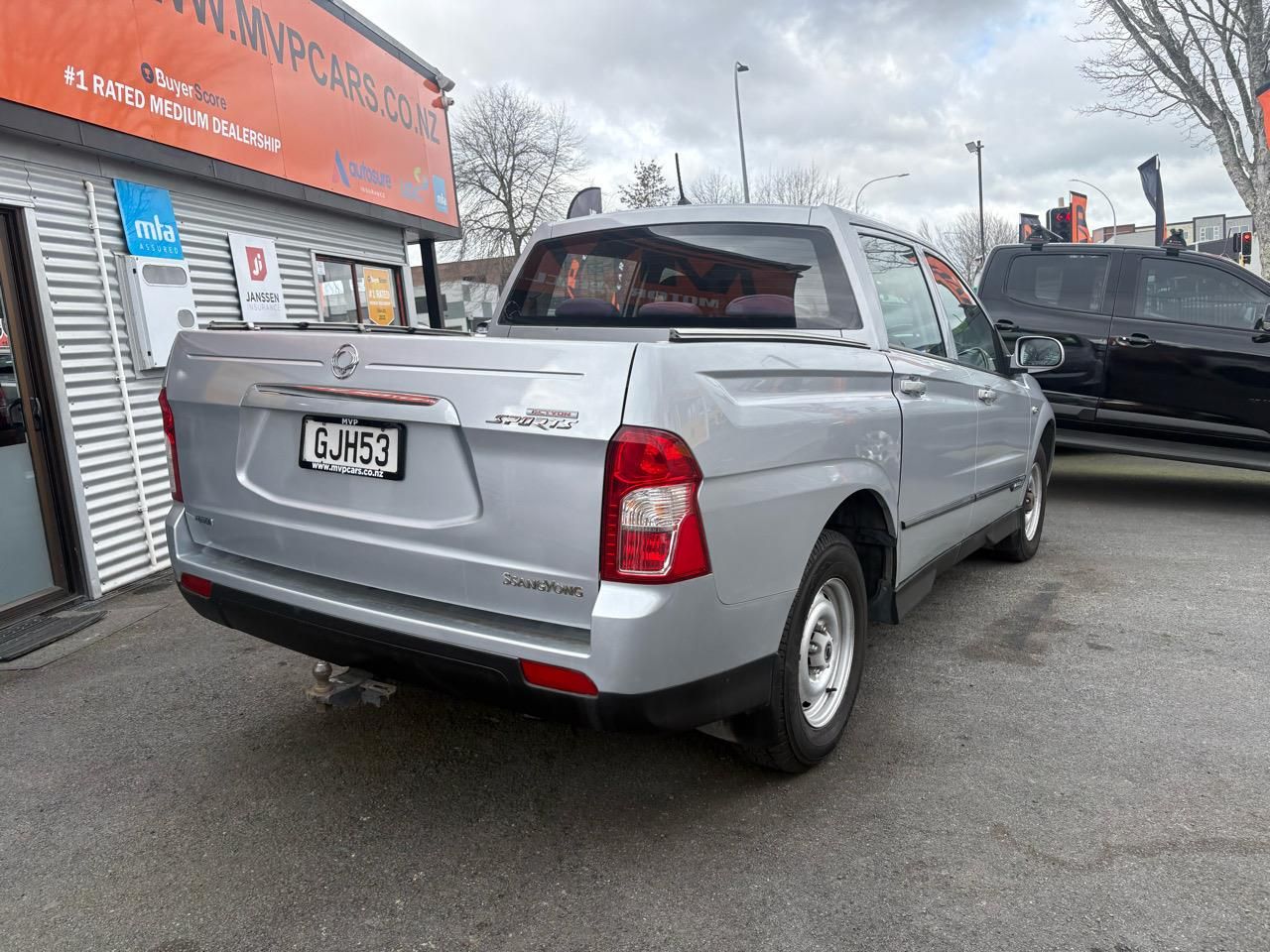 Vehicle image 4