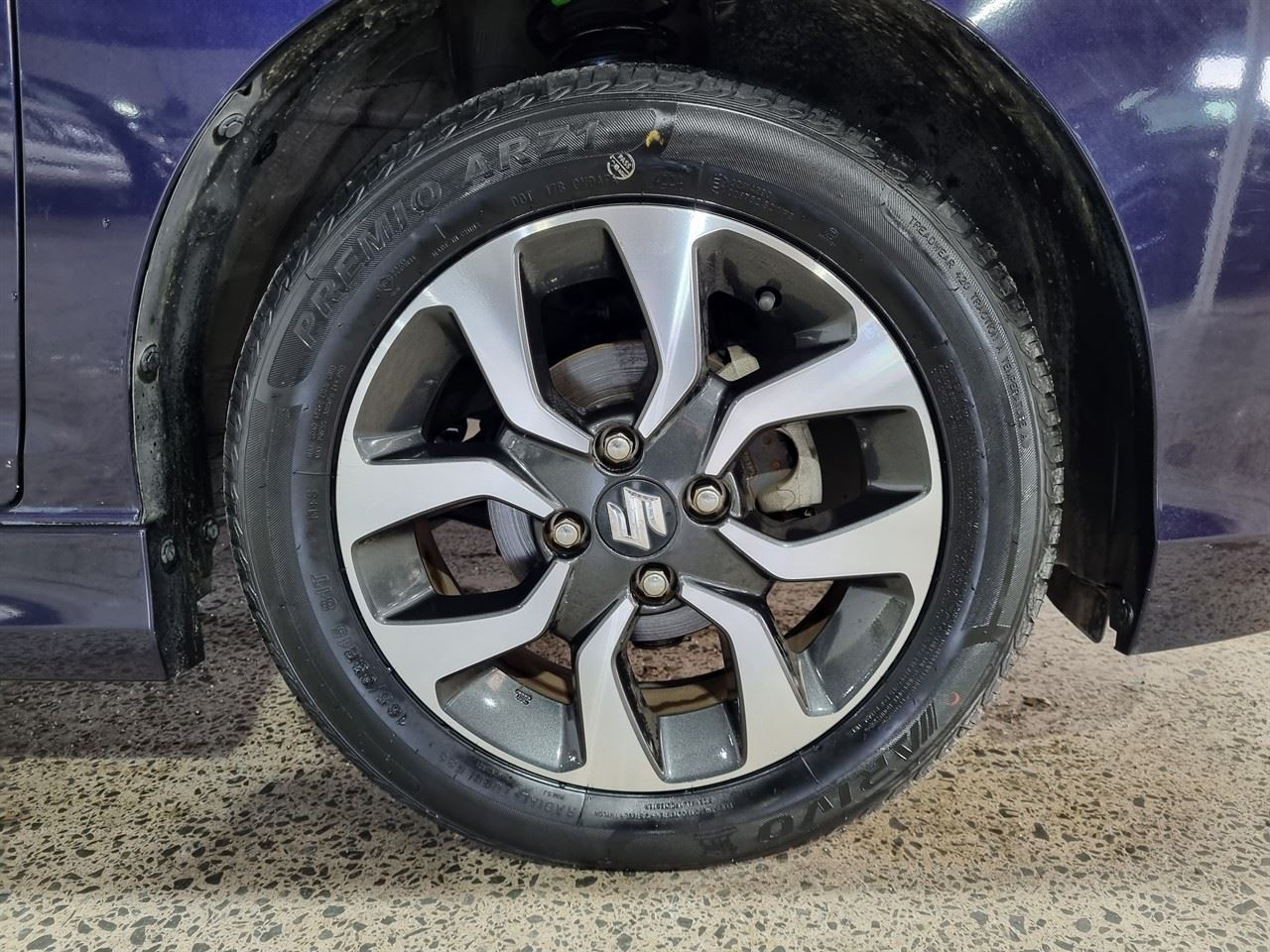Vehicle image 3