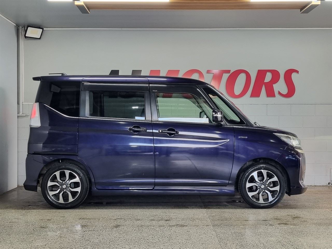 Vehicle image 5