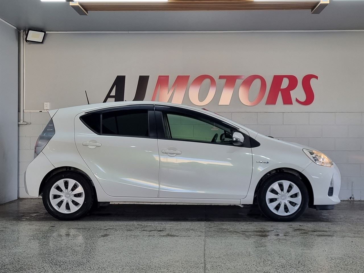 Vehicle image 5