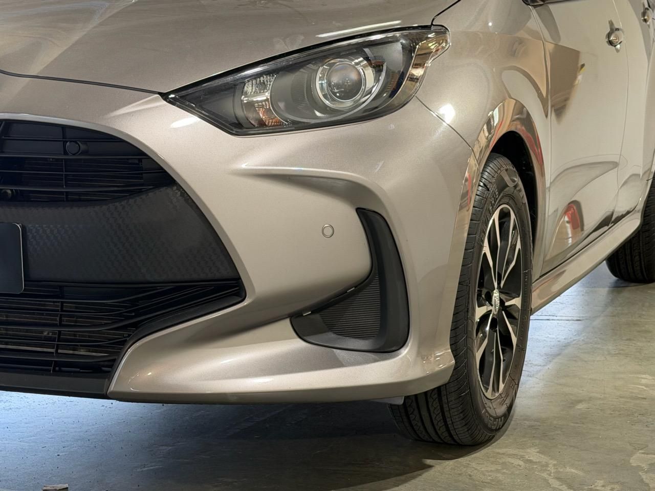 Vehicle image 4