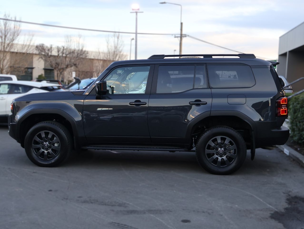 Vehicle image 4