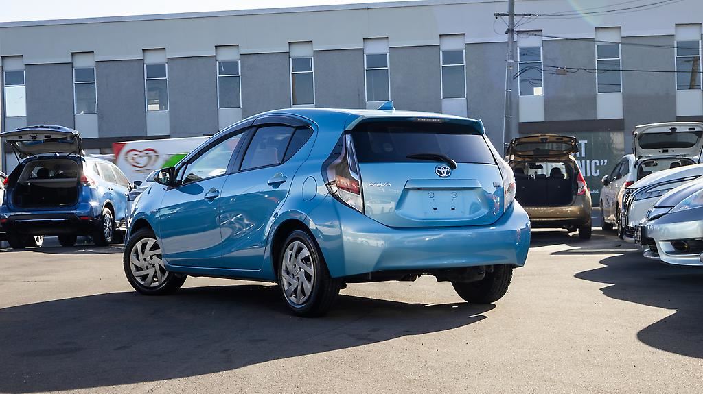 Vehicle image 5