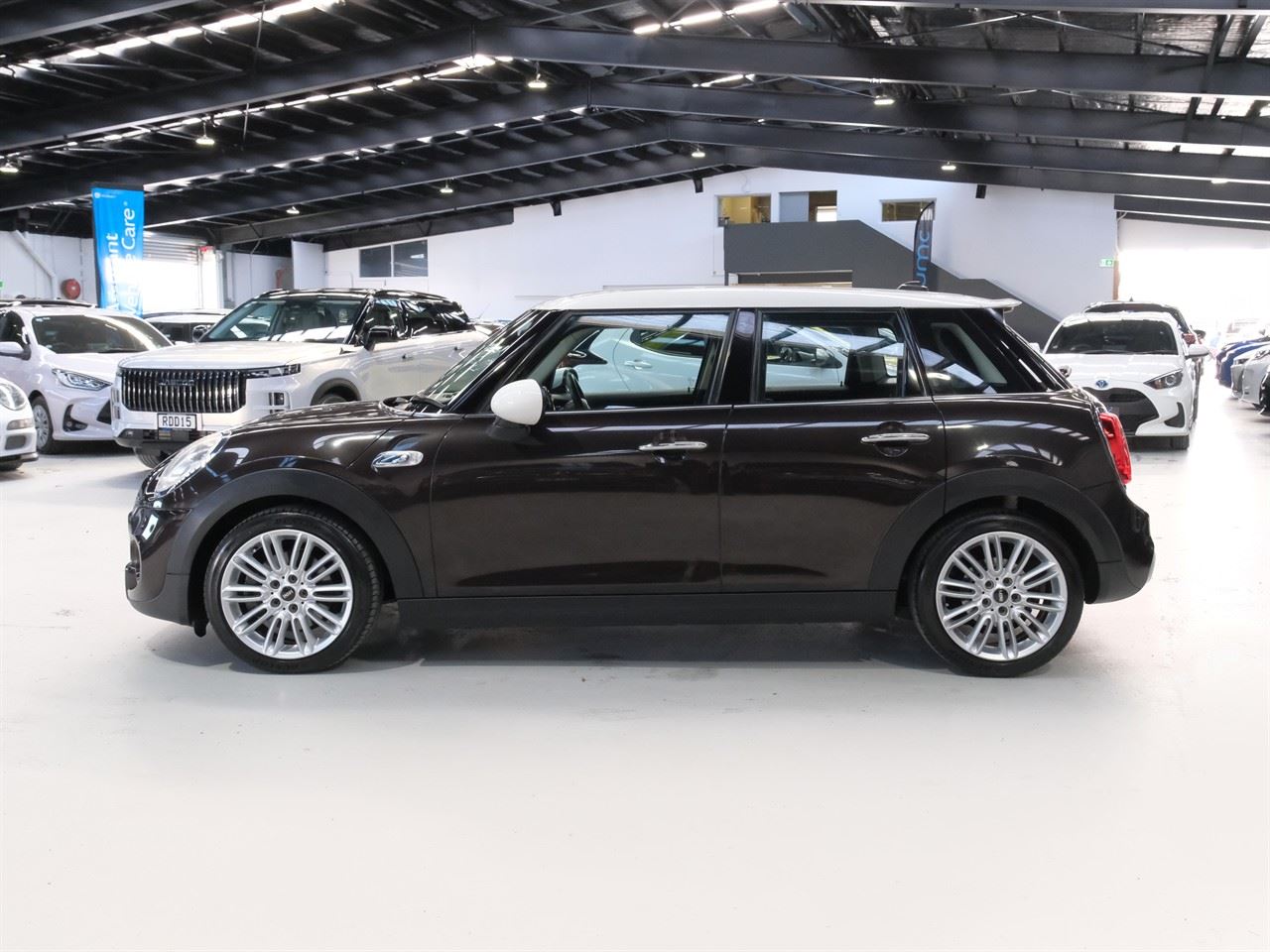 Vehicle image 5