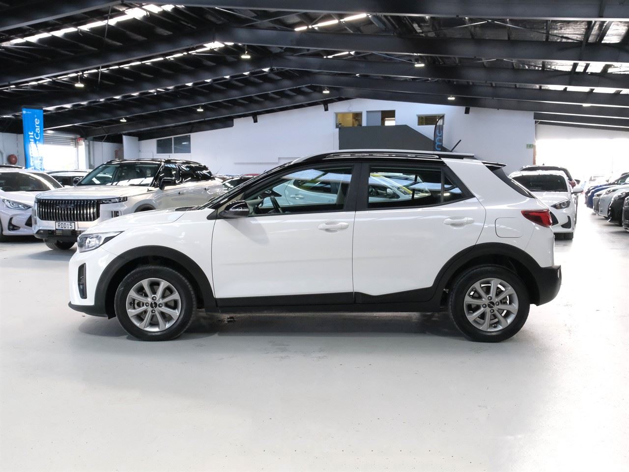 Vehicle image 5