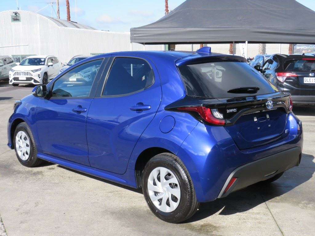 Vehicle image 5