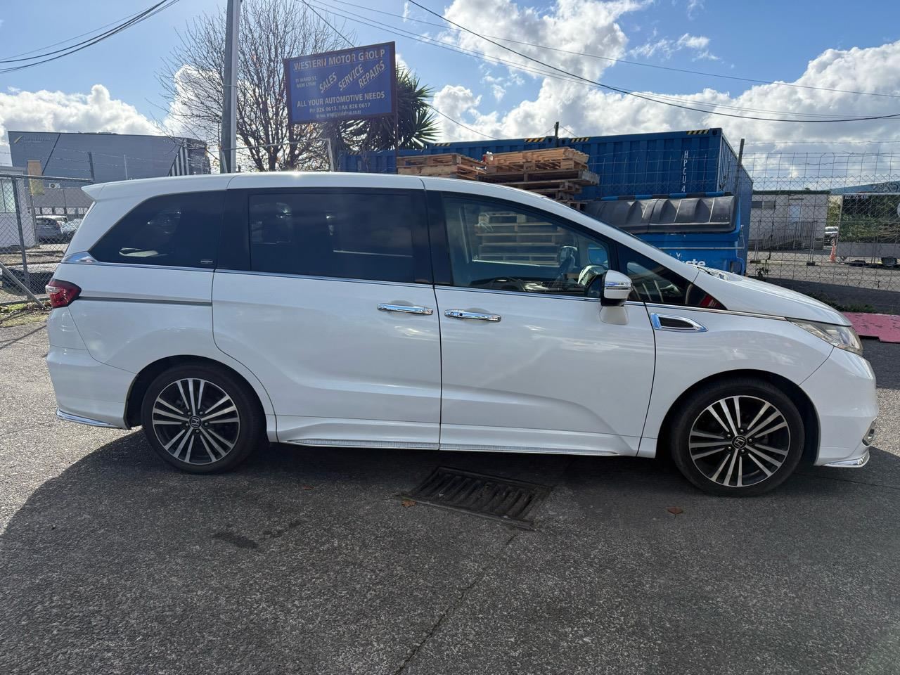 Vehicle image 5