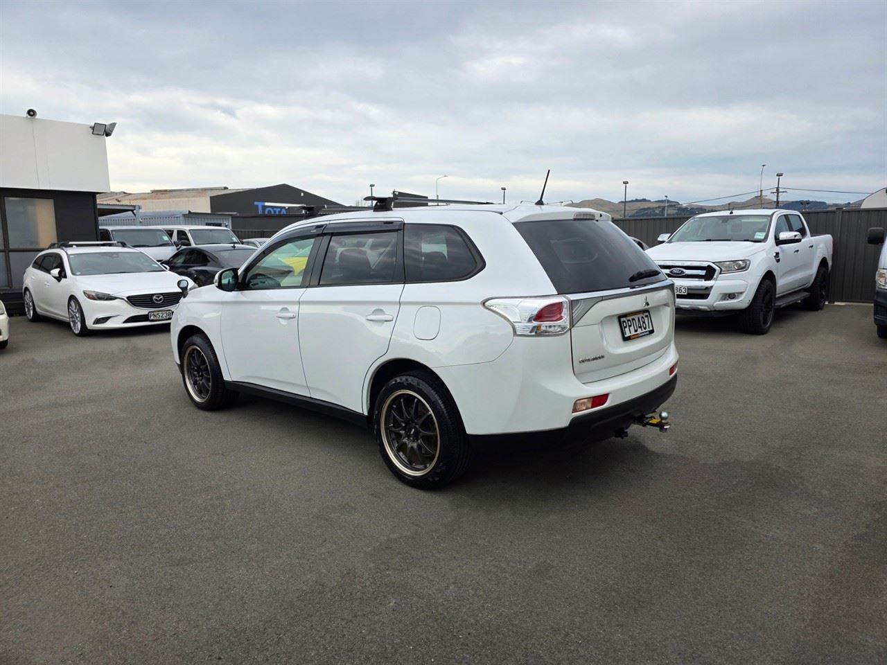 Vehicle image 4