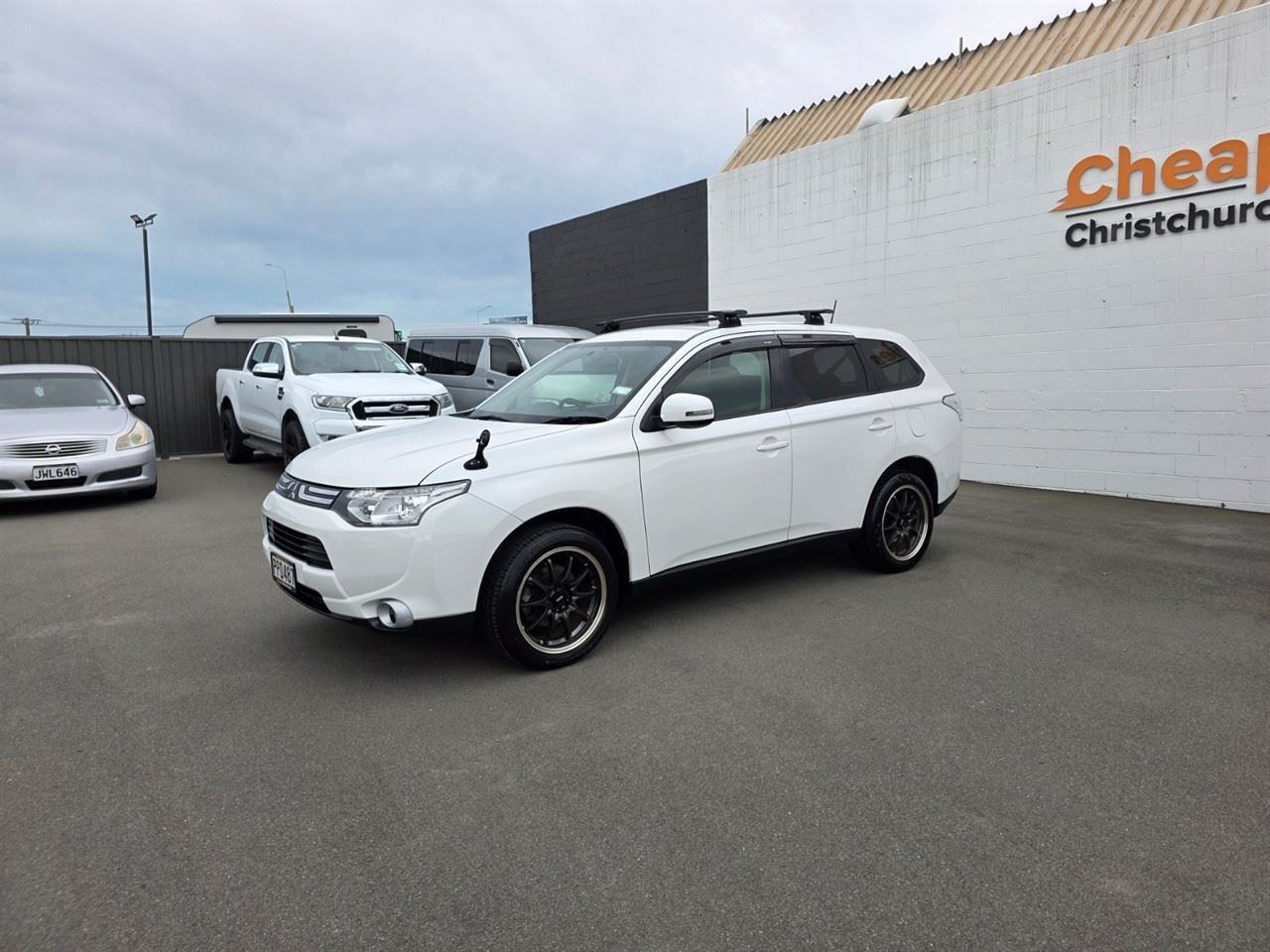 Vehicle image 5