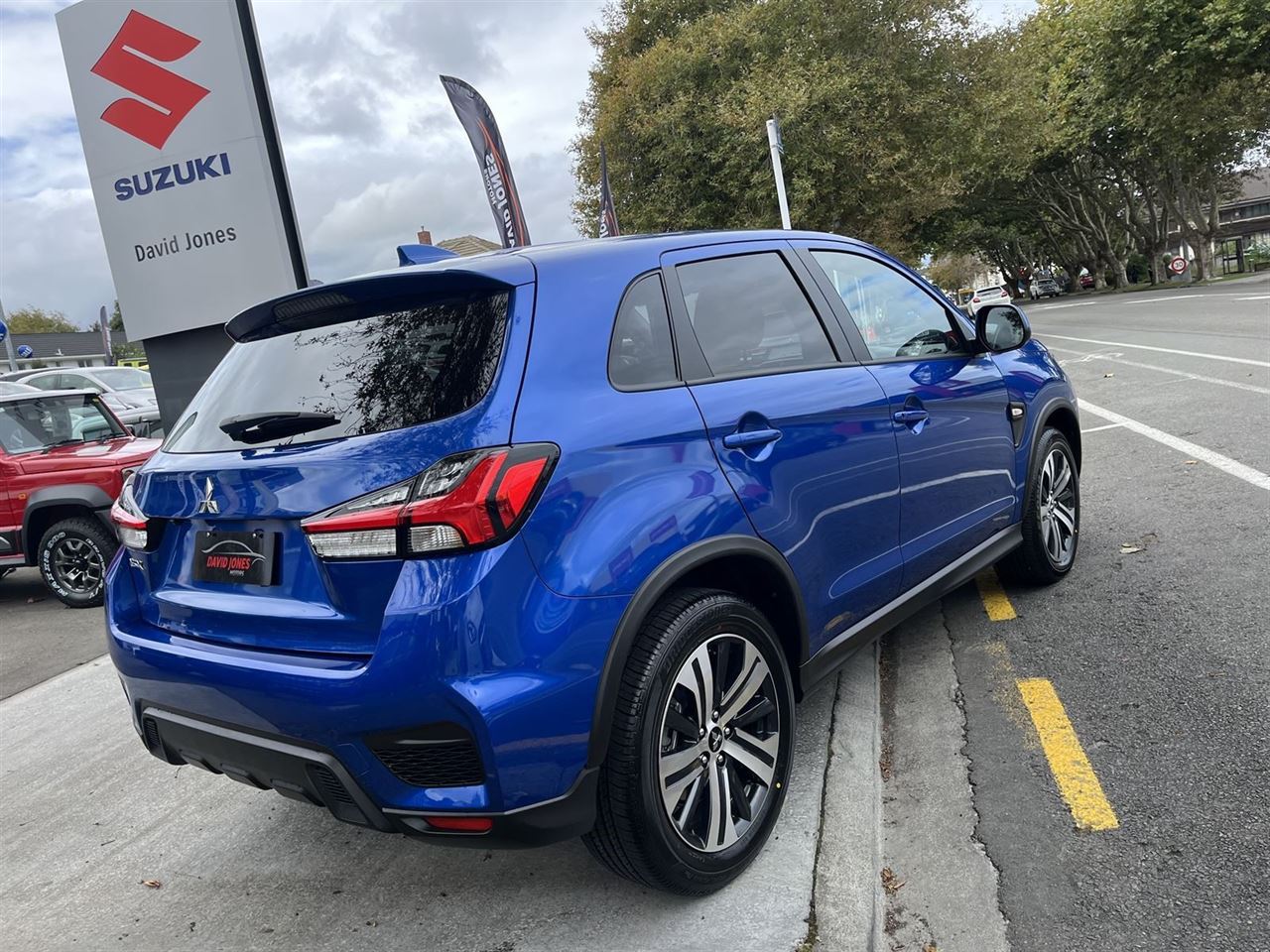 Vehicle image 4