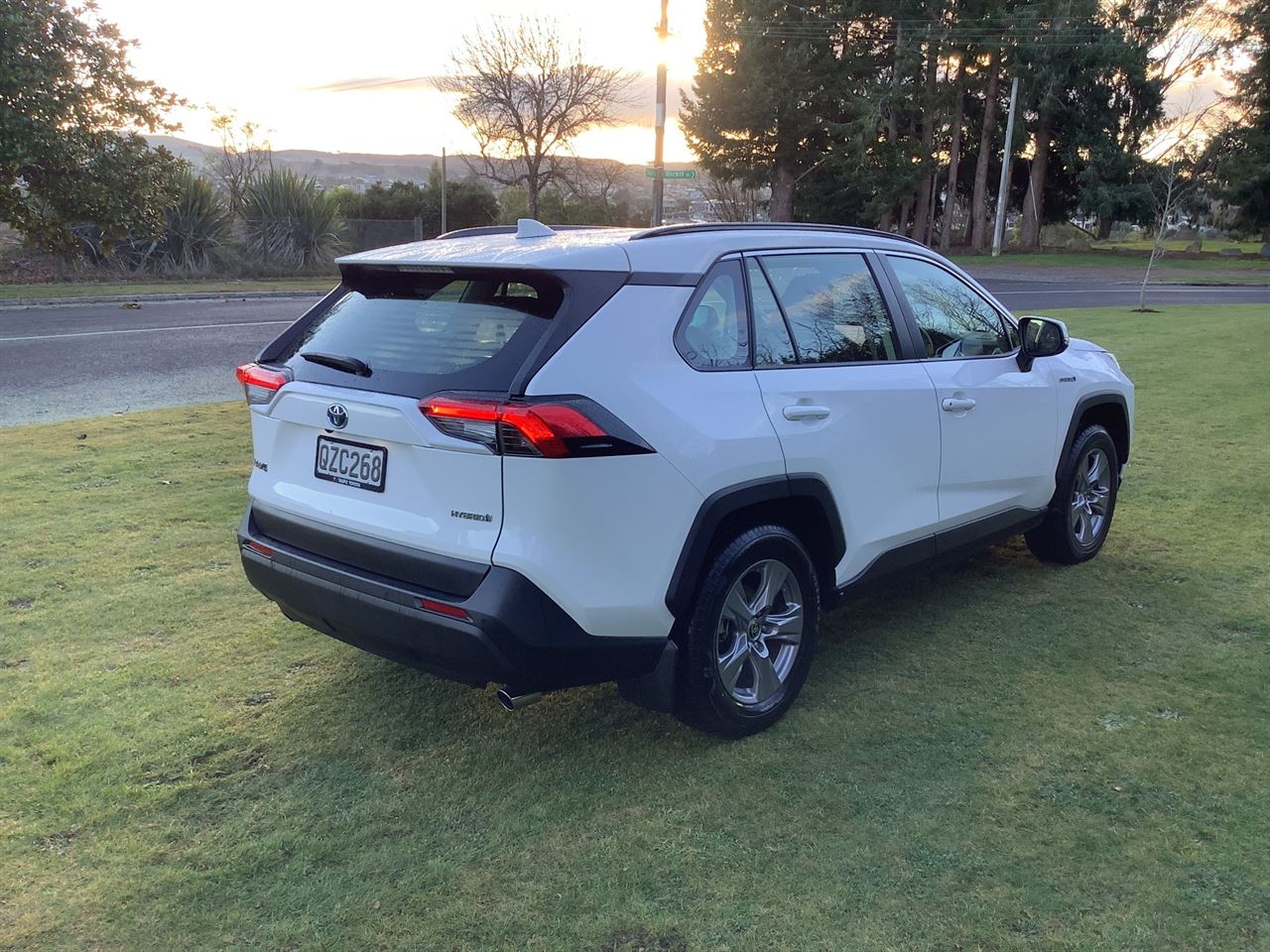 Vehicle image 5