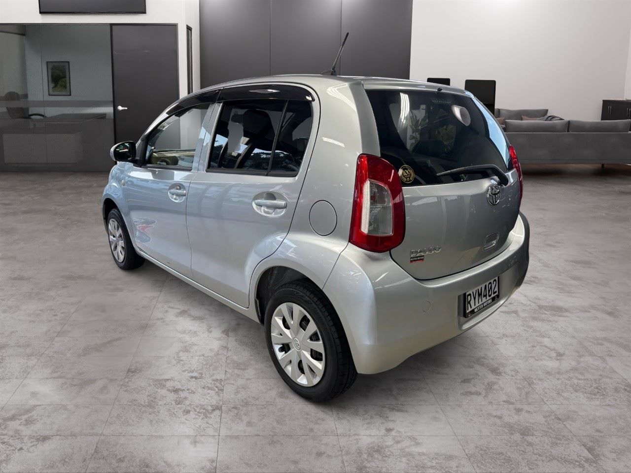 Vehicle image 4