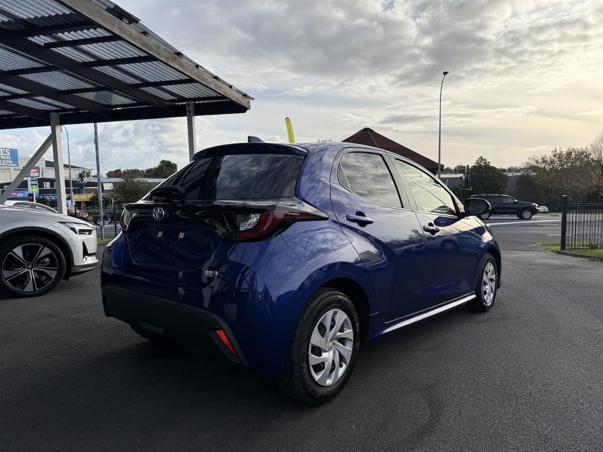 Vehicle image 4